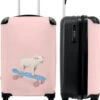 NoBoringSuitcases.com® Kinderkoffer - Trolley Kinderen - Varken - Roze - Skateboard - Kinderen - Meisje - Koffer Dieren - Past Binnen 55x40x20 Cm En 55x35x25 Cm - Reiskoffer Met Wielen -Reis Opberg Artikelen 1000x1200 4