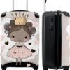 NoBoringSuitcases.com® Kinderkoffer - Trolley Op Wieltjes - Prinses - Hartjes - Kroon - Roze - Meisjes - Koffer Meisje - Past Binnen 55x40x20 Cm En 55x35x25 Cm - Reiskoffer - Fotokoffer -Reis Opberg Artikelen 1000x1200 7
