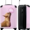 NoBoringSuitcases.com® Kinderkoffer - Hond - Dieren - Kauwgom - Roze - Kinderen - Trolley Kinderen - Past Binnen 55x40x20 Cm En 55x35x25 Cm - Reiskoffer Met Wielen - Koffertje -Reis Opberg Artikelen 1000x1200 9