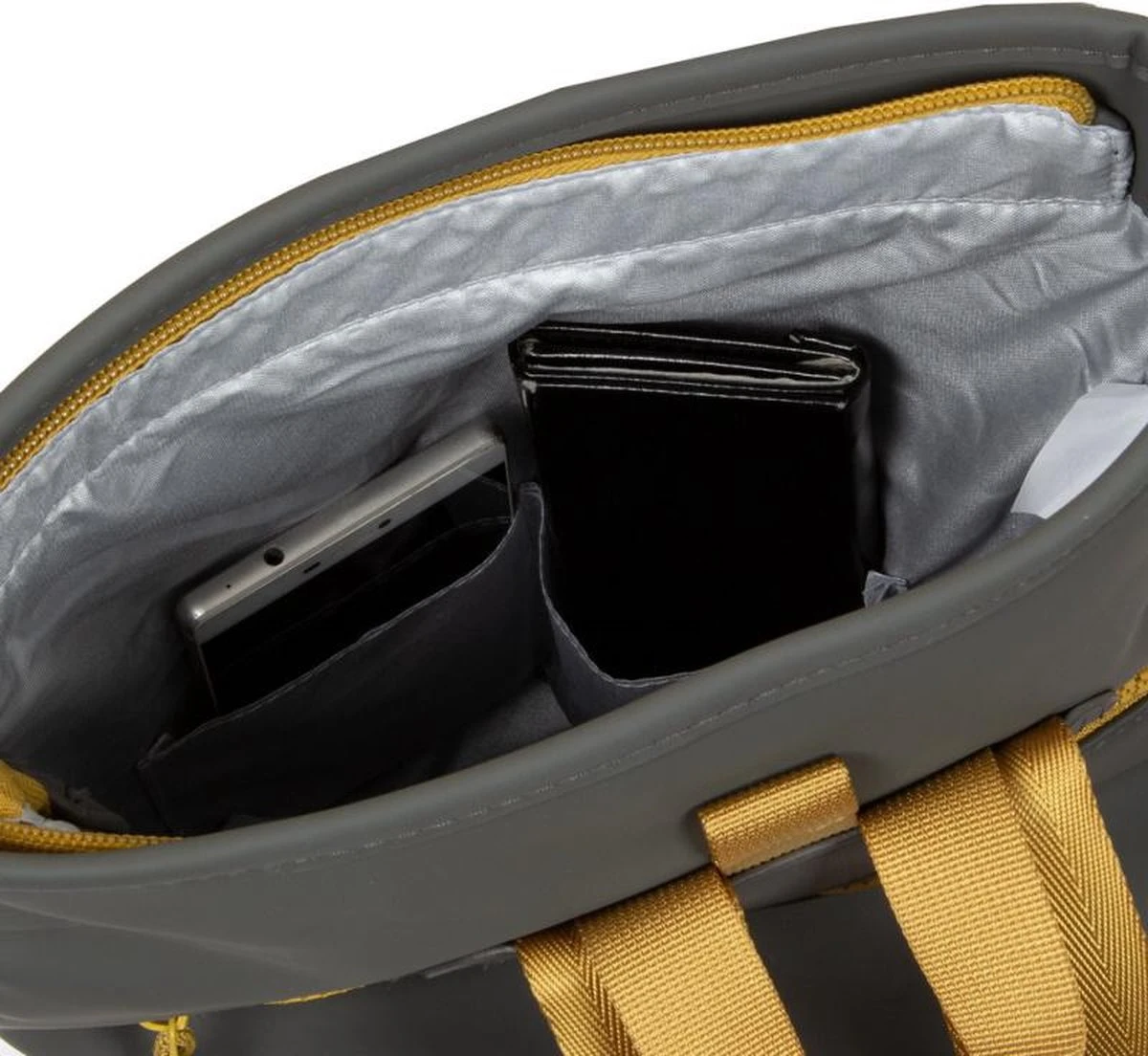 New Rebels® Tim - Rugtas - Geel - Waterafstotend - Roll-top - 15.6151413121087.9 - 30x12x43cm - Rugzak / Backpack 15 New Rebels® Tim - Rugtas - Geel - Waterafstotend - Roll-top - 15.6151413121087.9 - 30x12x43cm - Rugzak / Backpack - Afbeelding 13