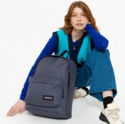 Eastpak OUT OF OFFICE Rugzak, 27 Liter, 13.3 Inch Laptopvak - Refleks Navy -Reis Opberg Artikelen 1200x1191 5