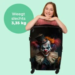 NoBoringSuitcases.com® Koffer Groot - Clown - Hoed - Kraag - Portret - Killer Clown - Trolley Koffer Met TSA-slot - Met Wielen - 90 Liter - Reiskoffer - 66 Cm -Reis Opberg Artikelen 1200x1200 1029