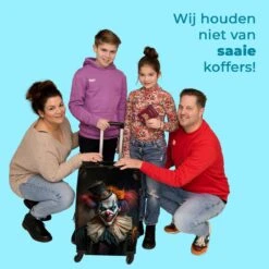 NoBoringSuitcases.com® Koffer Groot - Clown - Hoed - Kraag - Portret - Killer Clown - Trolley Koffer Met TSA-slot - Met Wielen - 90 Liter - Reiskoffer - 66 Cm -Reis Opberg Artikelen 1200x1200 1032