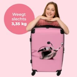 NoBoringSuitcases.com® Koffer Groot - Slak - Roze - Meisjes - Racen - Trolley Koffer Met TSA-slot - Met Wielen - 90 Liter - Reiskoffer - 66 Cm -Reis Opberg Artikelen 1200x1200 1238