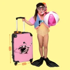 NoBoringSuitcases.com® Koffer Groot - Slak - Roze - Meisjes - Racen - Trolley Koffer Met TSA-slot - Met Wielen - 90 Liter - Reiskoffer - 66 Cm -Reis Opberg Artikelen 1200x1200 1242
