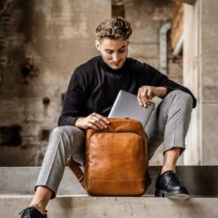 Chesterfield - 15,4 Inch Laptop Rugzak - Mack - Cognac -Reis Opberg Artikelen 1200x1200 1599