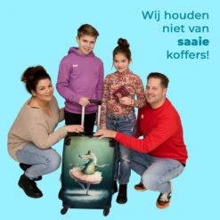 NoBoringSuitcases.com® Koffer Groot - Krokodil - Kroon - Goud - Ballet - Portret - Trolley Koffer Met TSA-slot - Met Wielen - 90 Liter - Reiskoffer - 66 Cm -Reis Opberg Artikelen 1200x1200 194