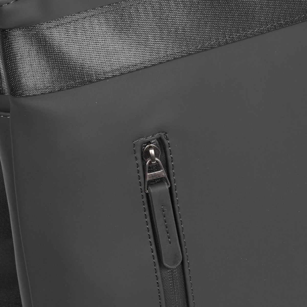 New Rebels® Daley - Rugtas - Zwart - Waterbestendig - 13121087 - 14L - 30x12x38cm - Rugzak / Backpack 5 New Rebels® Daley - Rugtas - Zwart - Waterbestendig - 13121087 - 14L - 30x12x38cm - Rugzak / Backpack - Afbeelding 3