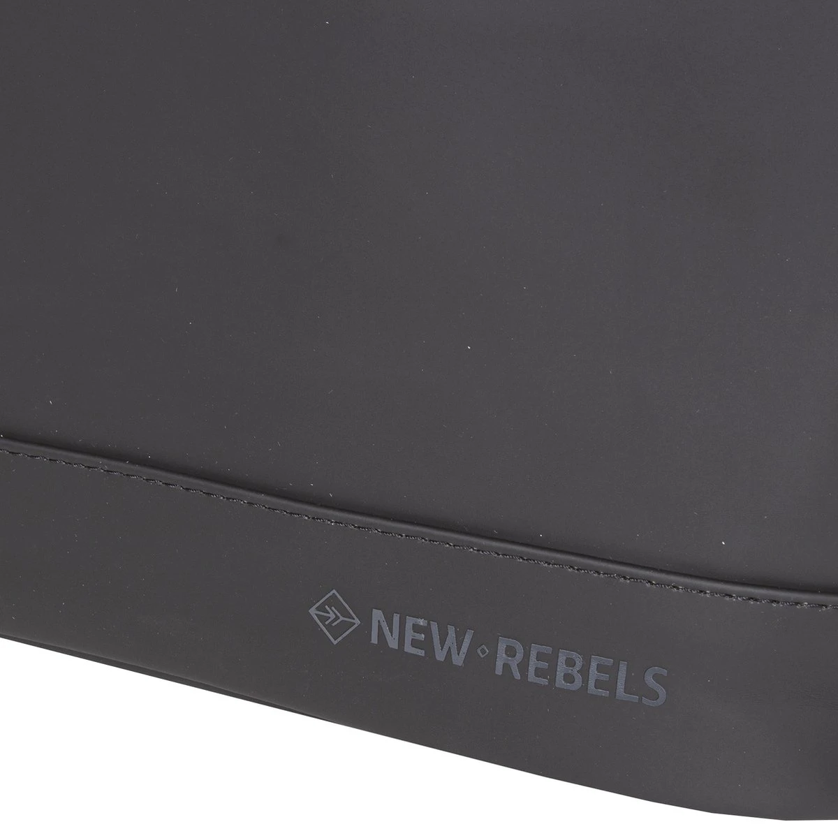 New Rebels® Daley - Rugtas - Zwart - Waterbestendig - 13121087 - 14L - 30x12x38cm - Rugzak / Backpack 7 New Rebels® Daley - Rugtas - Zwart - Waterbestendig - 13121087 - 14L - 30x12x38cm - Rugzak / Backpack - Afbeelding 5