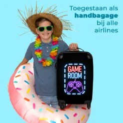NoBoringSuitcases.com® Koffer - Trolley Op Wieltjes - Neon - Game Room - Tekst - Controller - Zwart - Reiskoffer - Past Binnen 55x40x20 Cm En 55x35x25 Cm - Koffertje - Trolley Handbagage -Reis Opberg Artikelen 1200x1200 342