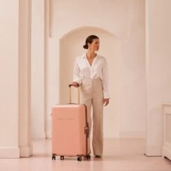 SUITSUIT - Fab Seventies - Coral Cloud - Reiskoffer (76 Cm) -Reis Opberg Artikelen 1200x1200 396