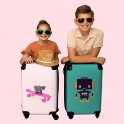 NoBoringSuitcases.com® Kinderkoffer - Handbagage Kinderen - Kitten - Skateboard - Roze - Meisjes - Kinderen - Trollet Op Wieltjes - Past Binnen 55x40x20 Cm En 55x35x25 Cm - Koffer Meisje -Reis Opberg Artikelen 1200x1200 610
