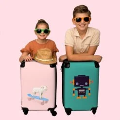 NoBoringSuitcases.com® Kinderkoffer - Trolley Kinderen - Varken - Roze - Skateboard - Kinderen - Meisje - Koffer Dieren - Past Binnen 55x40x20 Cm En 55x35x25 Cm - Reiskoffer Met Wielen 16 NoBoringSuitcases.com® Kinderkoffer - Trolley Kinderen - Varken - Roze - Skateboard - Kinderen - Meisje - Koffer Dieren - Past Binnen 55x40x20 Cm En 55x35x25 Cm - Reiskoffer Met Wielen -Reis Opberg Artikelen 1200x1200 641