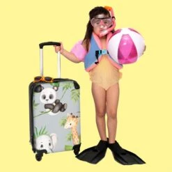 NoBoringSuitcases.com® Koffer - Jungle - Panda - Olifant - Giraffe - Kinderen - Past Binnen 55x40x20 Cm En 55x35x25 Cm - Handbagage - Trolley - Fotokoffer - Cabin Size - Print -Reis Opberg Artikelen 1200x1200 648