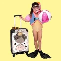 NoBoringSuitcases.com® Kinderkoffer - Trolley Op Wieltjes - Prinses - Hartjes - Kroon - Roze - Meisjes - Koffer Meisje - Past Binnen 55x40x20 Cm En 55x35x25 Cm - Reiskoffer - Fotokoffer 15 NoBoringSuitcases.com® Kinderkoffer - Trolley Op Wieltjes - Prinses - Hartjes - Kroon - Roze - Meisjes - Koffer Meisje - Past Binnen 55x40x20 Cm En 55x35x25 Cm - Reiskoffer - Fotokoffer -Reis Opberg Artikelen 1200x1200 718