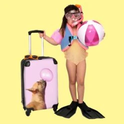NoBoringSuitcases.com® Kinderkoffer - Hond - Dieren - Kauwgom - Roze - Kinderen - Trolley Kinderen - Past Binnen 55x40x20 Cm En 55x35x25 Cm - Reiskoffer Met Wielen - Koffertje -Reis Opberg Artikelen 1200x1200 728