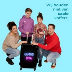 NoBoringSuitcases.com® Koffer Groot - Gaming - Quotes - Neon - Gaming Diva - Vrouwen - Trolley Koffer Met TSA-slot - Met Wielen - 90 Liter - Reiskoffer - 66 Cm -Reis Opberg Artikelen 1200x1200 860