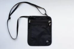 Groene Berg Nektasje - Reistas - Paspoorthouder Met RFID Blokkering - Reisportemonnee - Zwart -Reis Opberg Artikelen 1200x800 134