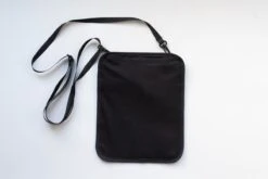 Groene Berg Nektasje - Reistas - Paspoorthouder Met RFID Blokkering - Reisportemonnee - Zwart -Reis Opberg Artikelen 1200x800 135