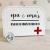 Kinder Koffertje | Opa & Oma Overlevingskoffertje | Logeerkoffer | Kraamcadeau | Baby | Wit | Kinderkoffer -Reis Opberg Artikelen 1200x900 2