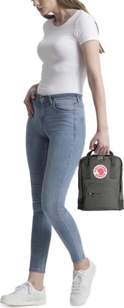 Fjallraven Fjällräven Kånken Mini Unisex Rugzak - Super Grey 10 Fjallraven Fjällräven Kånken Mini Unisex Rugzak - Super Grey -Reis Opberg Artikelen 485x1200 4