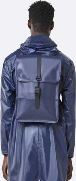 Rains Backpack Mini Unisex - Shiny Blue - One Size -Reis Opberg Artikelen 506x1200 3