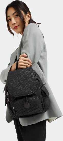 Kipling CITY PACK MINI Rugzak, 9 Liter - Signature Emb 12 Kipling CITY PACK MINI Rugzak, 9 Liter - Signature Emb -Reis Opberg Artikelen 540x1200 3