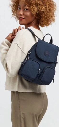 Kipling FIREFLY UP Rugzak, 7.5 Liter -Blue Bleu 2 25 Kipling FIREFLY UP Rugzak, 7.5 Liter -Blue Bleu 2 -Reis Opberg Artikelen 561x1200 5