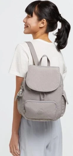 Kipling CITY PACK S Rugzak, 13 Liter - Grey Gris 21 Kipling CITY PACK S Rugzak, 13 Liter - Grey Gris -Reis Opberg Artikelen 564x1200 1