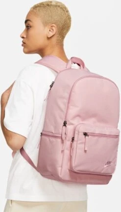 Nike Heritage Eugene Rugzak 23L 21 Nike Heritage Eugene Rugzak 23L -Reis Opberg Artikelen 688x1200 2