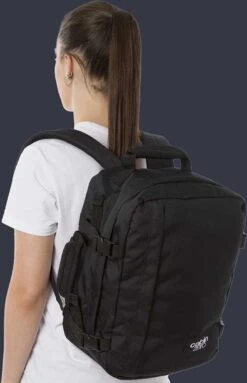 Cabinzero Mini - Handbagage Rugzak - Wizair Afmetingen - Absolute Black -Reis Opberg Artikelen 773x1200 4