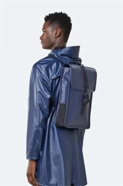 Rains Backpack Mini Unisex - Shiny Blue - One Size -Reis Opberg Artikelen 799x1200 152
