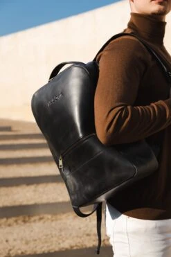 NEGOTIA Alpha - Leren Laptop Rugzak Dames En Heren - Leren Rugtas - 100% Luxe Top-Grain Leer - Zwart -Reis Opberg Artikelen 800x1200 120