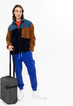 Eastpak TRANVERZ XXS Reiskoffer, Handbagage (45 X 32 X 20 Cm) - Black Denim 15 Eastpak TRANVERZ XXS Reiskoffer, Handbagage (45 X 32 X 20 Cm) - Black Denim -Reis Opberg Artikelen 830x1200 1