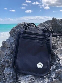 Groene Berg Nektasje - Reistas - Paspoorthouder Met RFID Blokkering - Reisportemonnee - Grijs -Reis Opberg Artikelen 900x1200 55