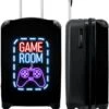 NoBoringSuitcases.com® Koffer - Trolley Op Wieltjes - Neon - Game Room - Tekst - Controller - Zwart - Reiskoffer - Past Binnen 55x40x20 Cm En 55x35x25 Cm - Koffertje - Trolley Handbagage -Reis Opberg Artikelen 978x1200 5